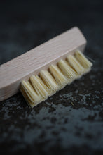 Otter Wax Brush