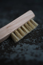 Otter Wax Brush